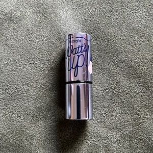 NWOT Benefit What’s Up Highlighter 2.5g. Never used.